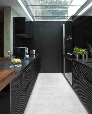 Sorte køkkener i interiøret - luksuriøs enkelhed af minimalisme