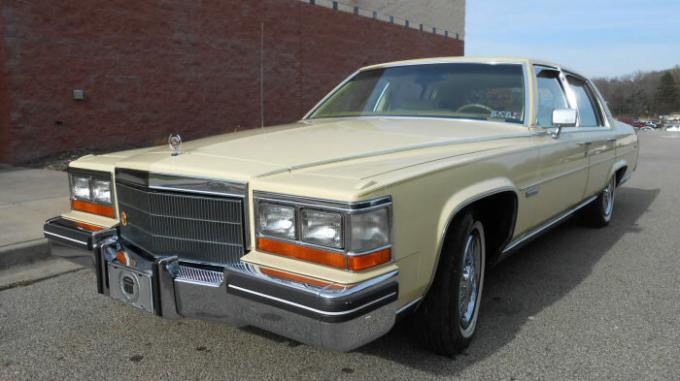 Cadillac Fleetwood Brougham Sedan 1982.