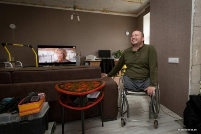 Vyacheslav borger i Minsk er ved at bygge et hus og drømmer om en hyggelig terrasse.