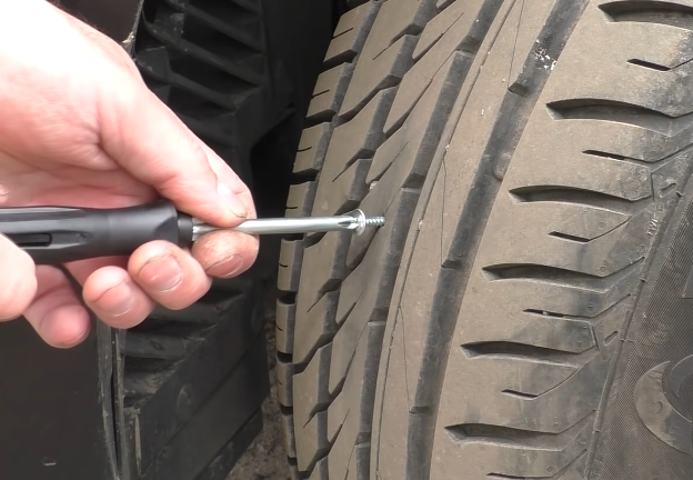 Når slangeløse dæk punktering langsomt nå dæk kan være lukket åbning nåletræ 
