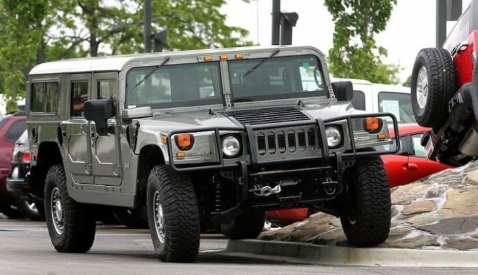 Hummer H1 - en civil udgave af det amerikanske militær SUV. | Foto: cheatsheet.com.