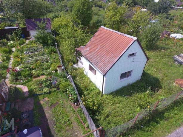 Cottage og 5 tønder land: at plante en køkkenhave eller vokse en have?