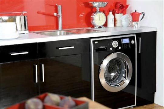 Hvad kan man forestille sig mere stilfuldt end sorte fronter og en sort overflade på vaskemaskinen