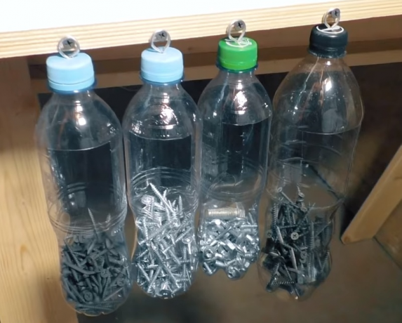 Den plastflaske er praktisk at opbevare metal små ting