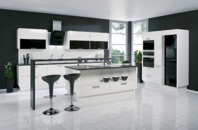 Klassisk moderne minimalisme - hjørne sort og hvidt køkken