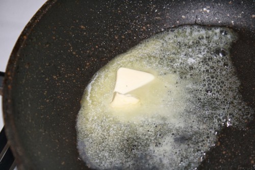 Skum og korn under kogning er et tegn på god olie