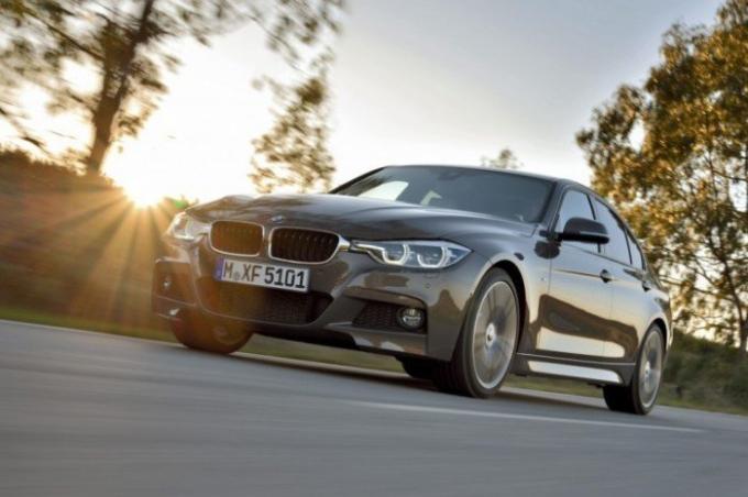 Populære bayerske sedan BMW 3-serie for 2015. | Foto: cheatsheet.com.