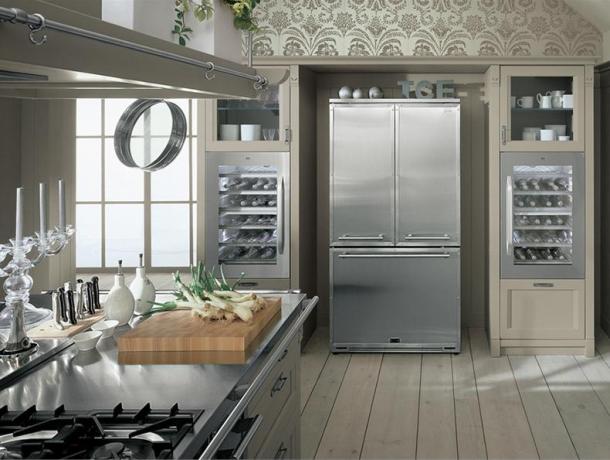 hvordan man skjuler køleskabet i køkkenet