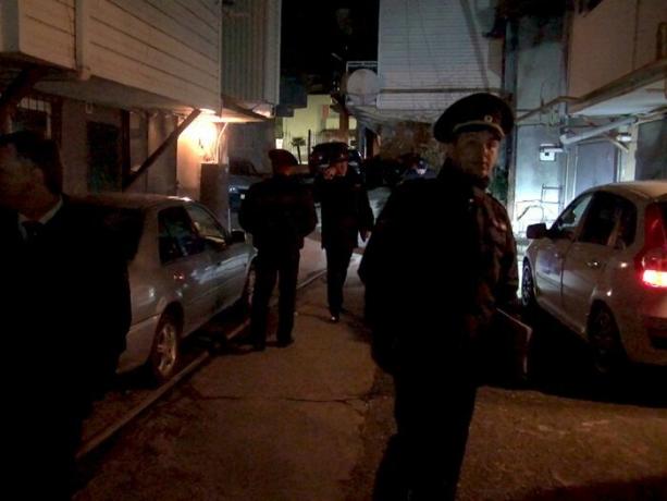 Sochi politiet igen gennemføre razziaer på garager på Alpine Street.