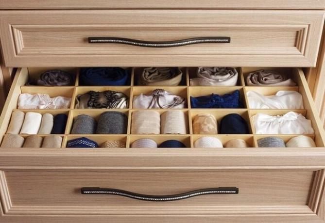 I boksen, kan du gøre en særlig separatorer til forskellige former for undertøj, strømper, strømpebukser. / Foto: berkem.ru
