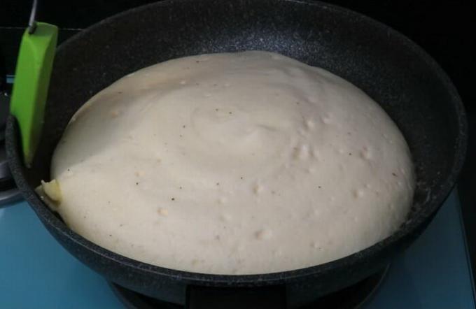 Sådan tilberede en omelet luft, som ikke falder fra pladen