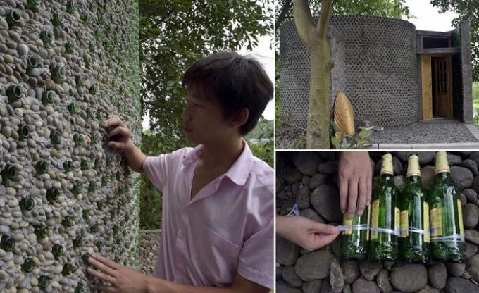 Kinesisk mand bygget af ølflasker kontor.