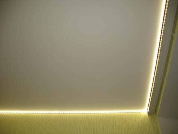 belysning i køkkenet med LED-strip