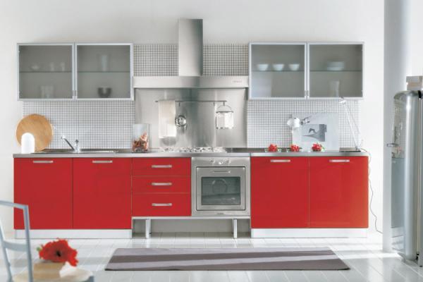 køkken i rød og hvid