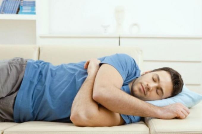 Mennesker, der lider snorken, er det bedst at sove på din side. / Foto: izvestia.kiev.ua. 