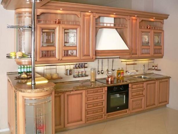 Design af køkkenmøbler i varme farver
