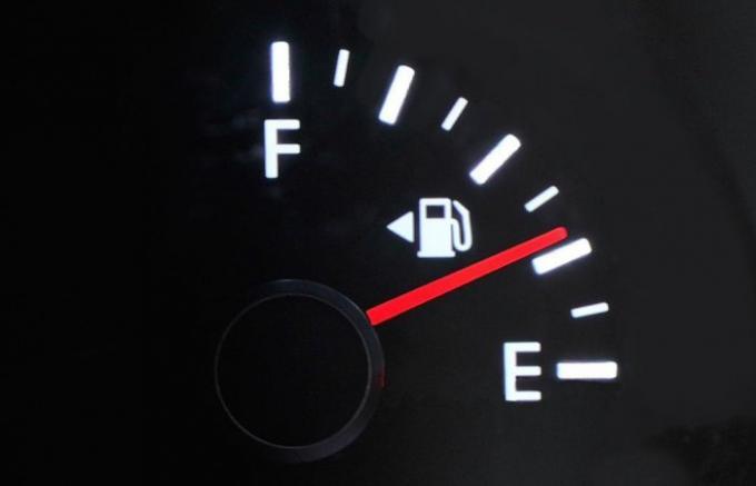  Hvis benzinen i tanken har tendens til nul.
