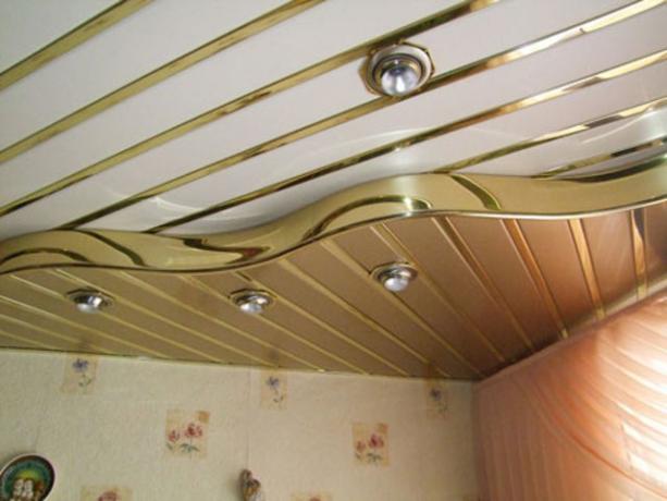 Foto - et eksempel på loftdekoration.