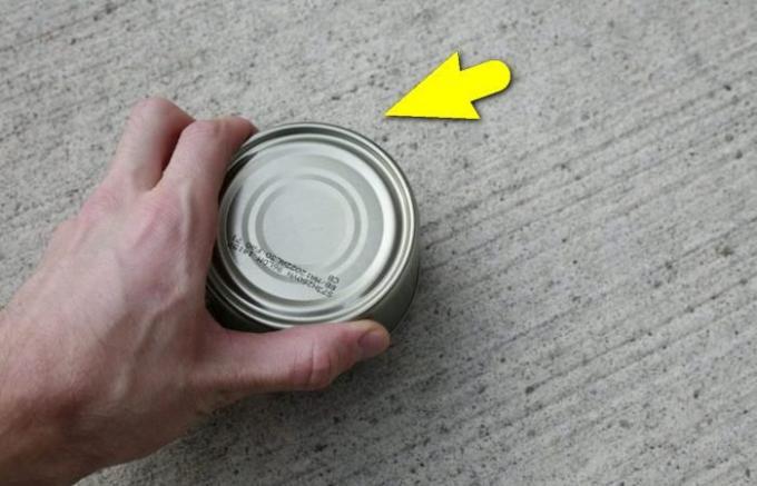 Hvordan til at åbne en dåse, hvis hånden er ikke ingenting. 
