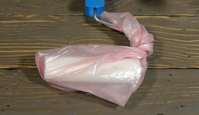 Plastpose forhindrer værktøjet fra tørring af maling 