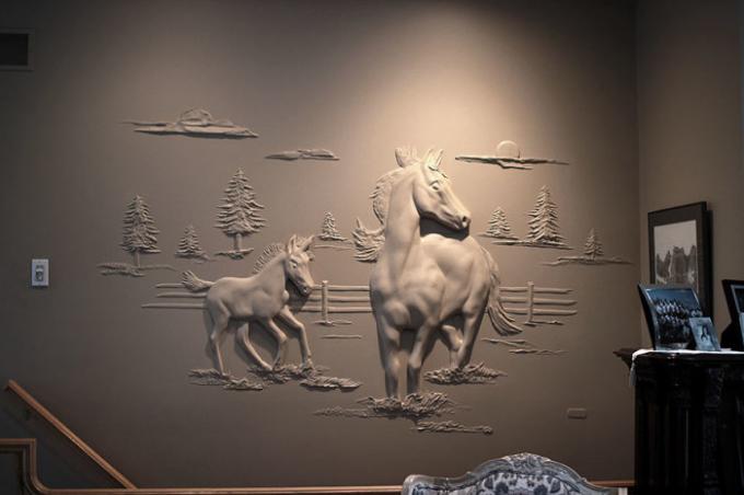 Hest og føl boltrede dekorere en af ​​væggene i stuen. | Foto: pinterest.com.