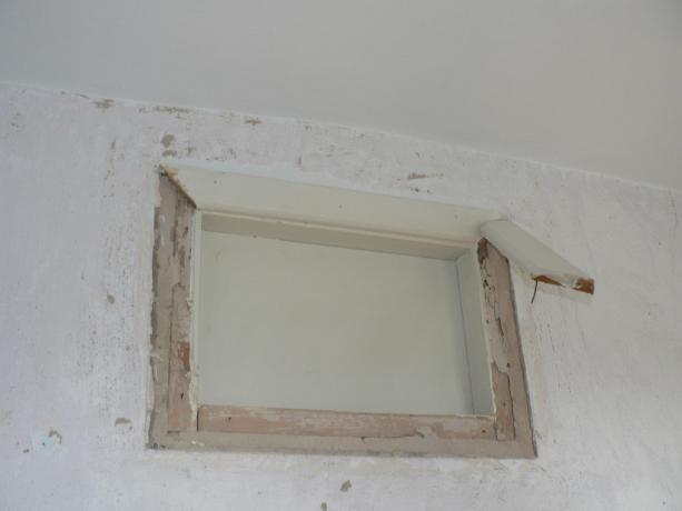 Sådan lukkes et vindue mellem et badeværelse og et køkken end: gør-det-selv-videoinstruktioner til installation, pris, foto