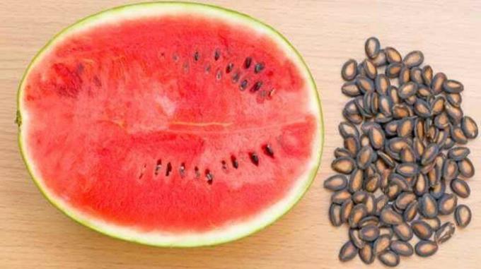 vandmelon frø er ikke nødvendigt at kaste. / Foto: healthadvice365.com. 