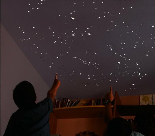 Lav en stjernehimmel i loftet. Fantasy ved siden af ​​dig.