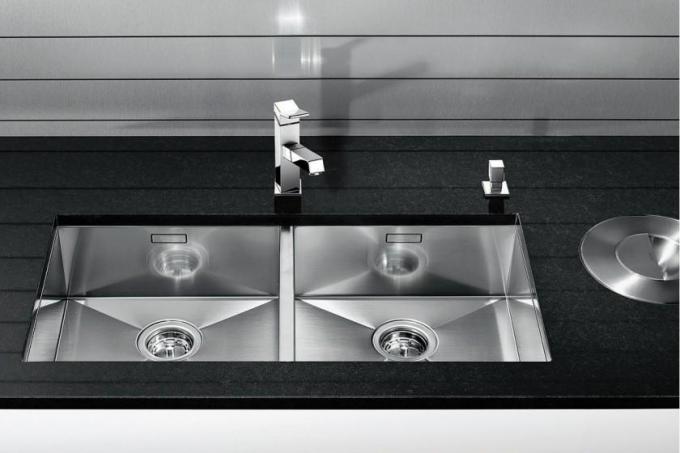Blanco køkkenvaske (39 fotos): videoinstruktioner til valg med egne hænder, funktioner i køkkenvaske lavet af kunstig sten, pris, foto
