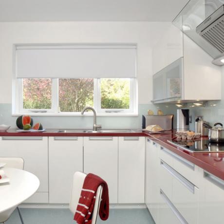 Design af et hvidt køkken (45 fotos): videoinstruktioner til dekoration med egne hænder, kombination med rød, pris, foto