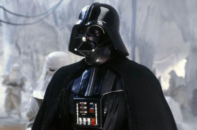 På motiver hornede hjelm Darth Vader - den vigtigste skurk af fiktion saga "Star Wars".