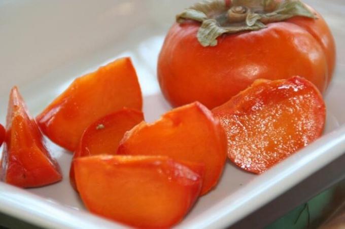 Den metode, som vil omdanne de umodne kakifrugter i sød og moden frugt