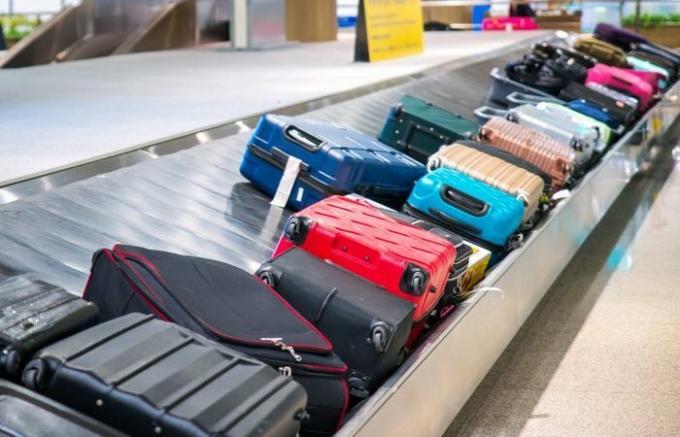 Sådan beskytter du dig fra åbningen af ​​kufferten i lufthavnen.