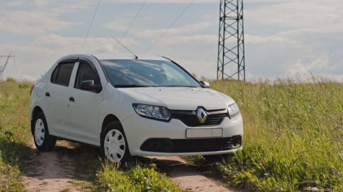 Renault Logan, efter opdatering slippe ærligt utilitaristisk udseende. | Foto: drive2.ru